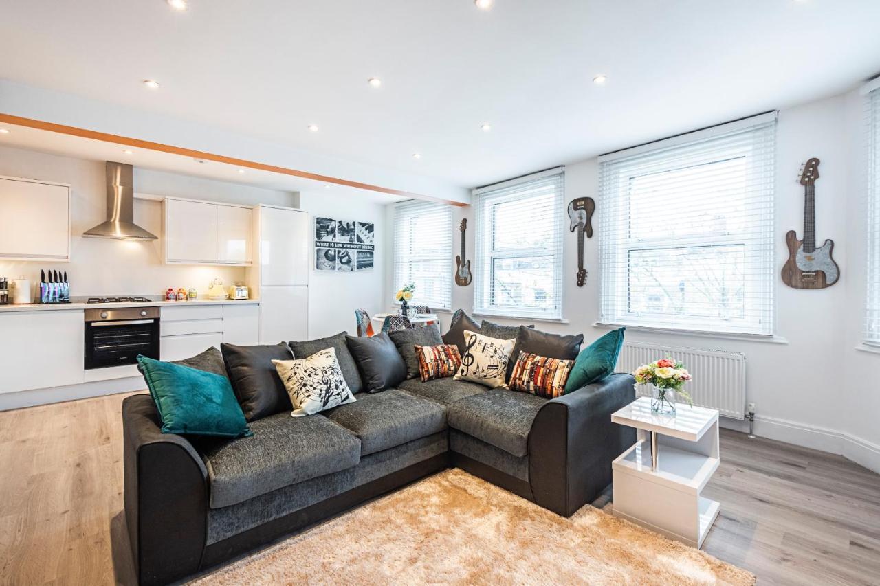 Апартаменты Cozy And Serene Brand-New Flat In Kilburn, Лондон Экстерьер фото